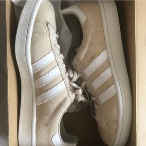 Beige Adidas Campus sneakers